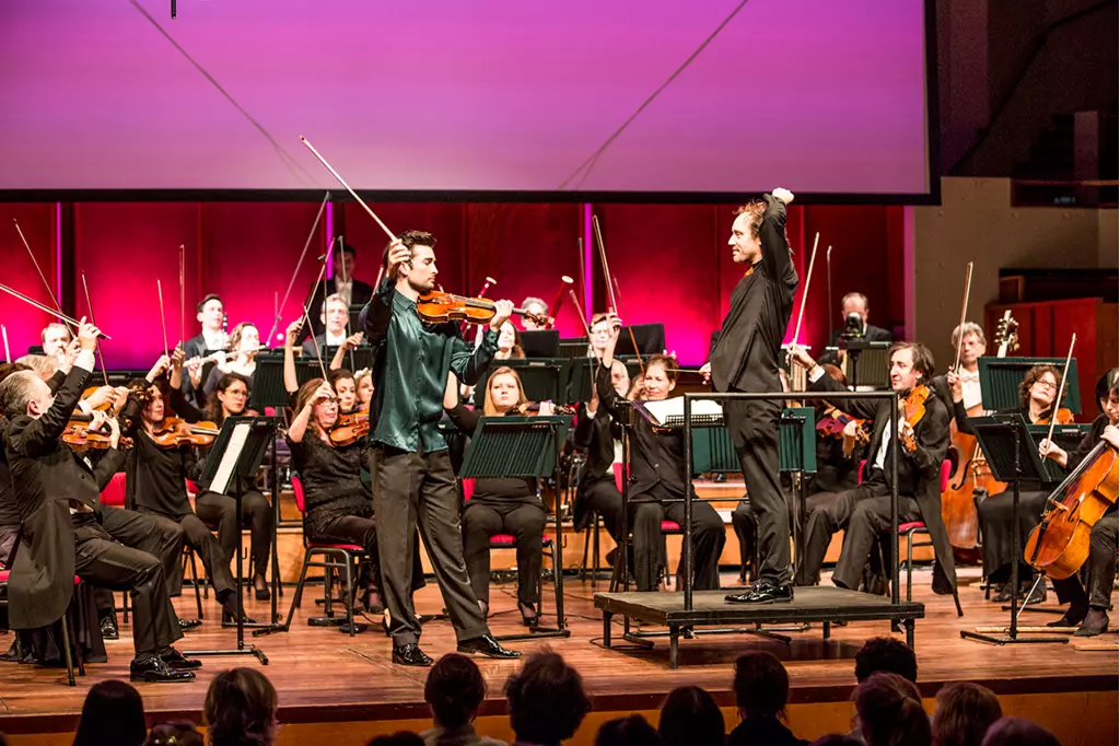 Winnaar Niek Baar en Residentie Orkest o.l.v. Otto Tausk tijdens Finale NVC2018 | Foto: Foppe Schut